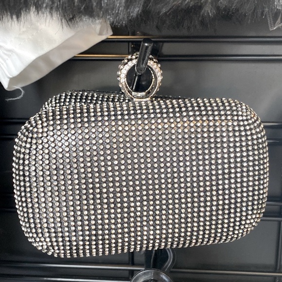 Iced Out Evening Clutch With Shoulder Chain - Picture 3 of 5